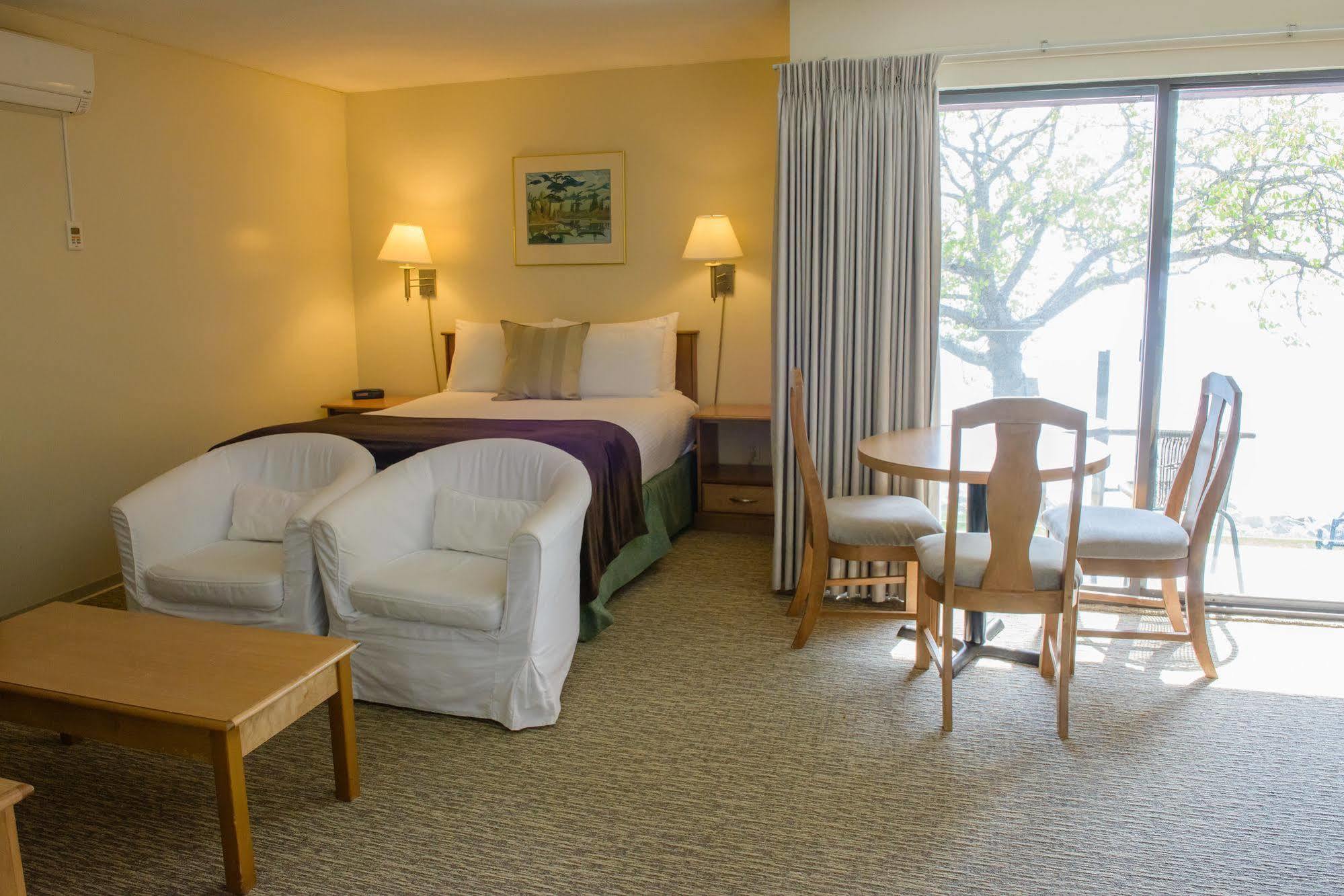 Driftwood Inn Sechelt Kültér fotó