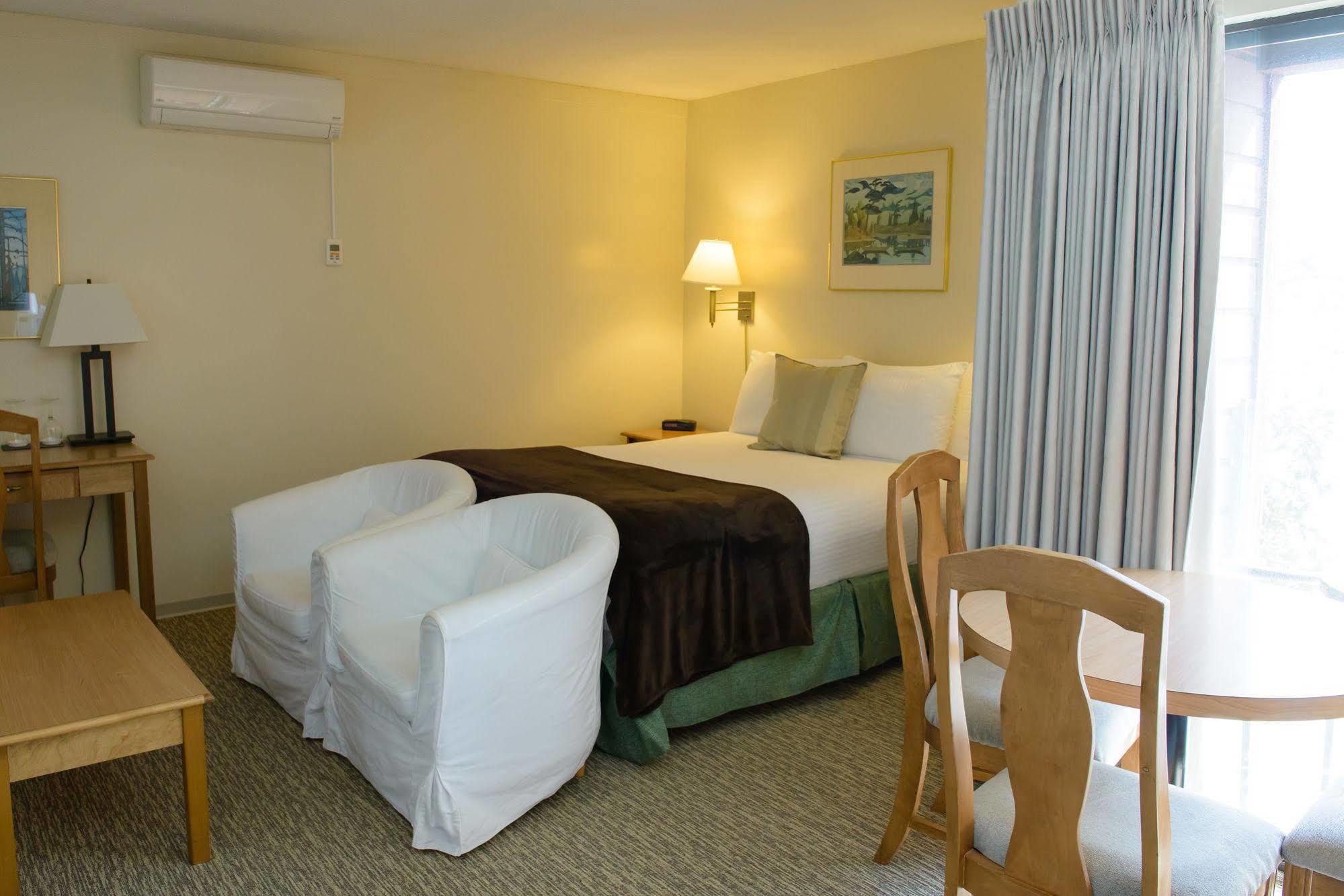 Driftwood Inn Sechelt Kültér fotó