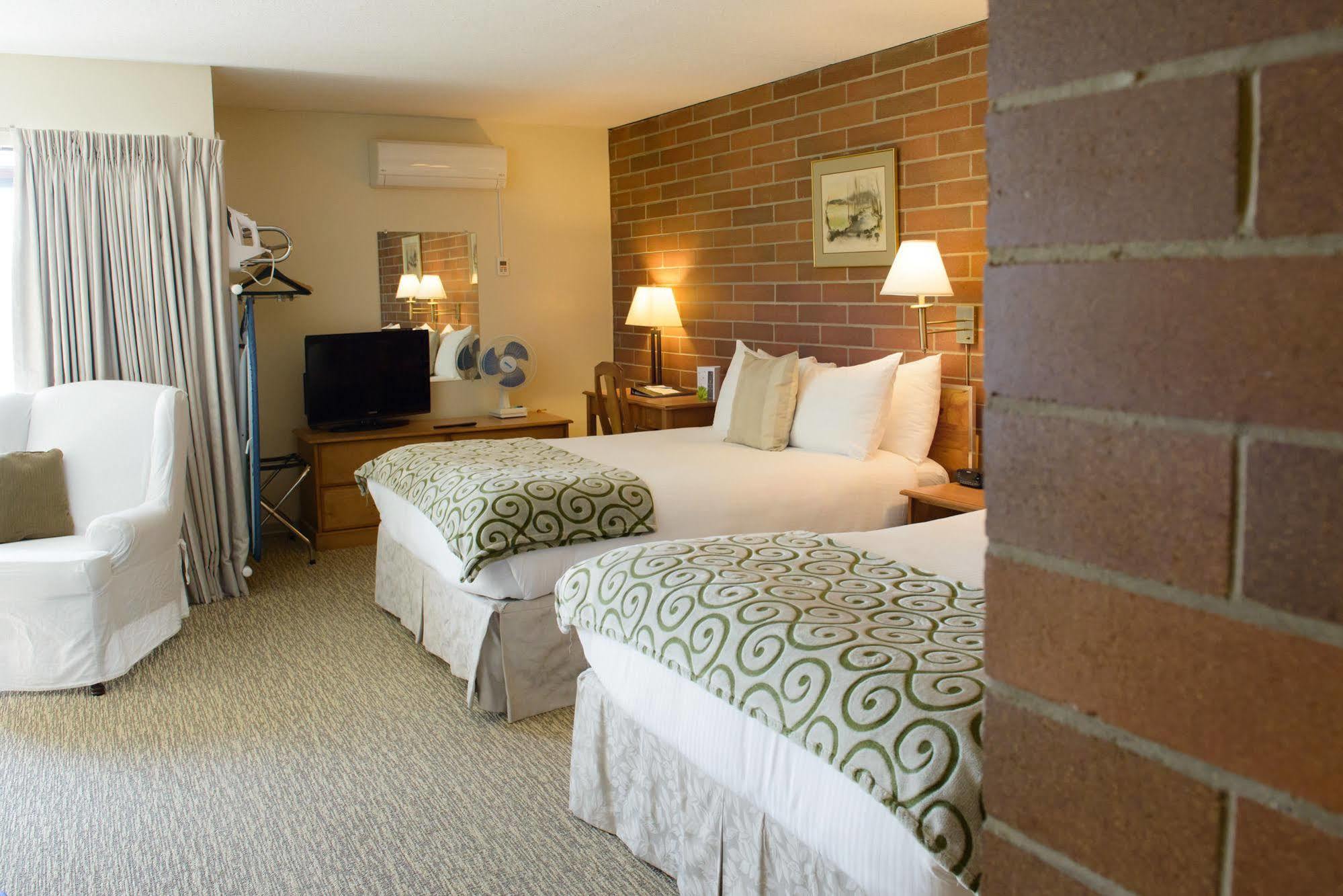 Driftwood Inn Sechelt Kültér fotó
