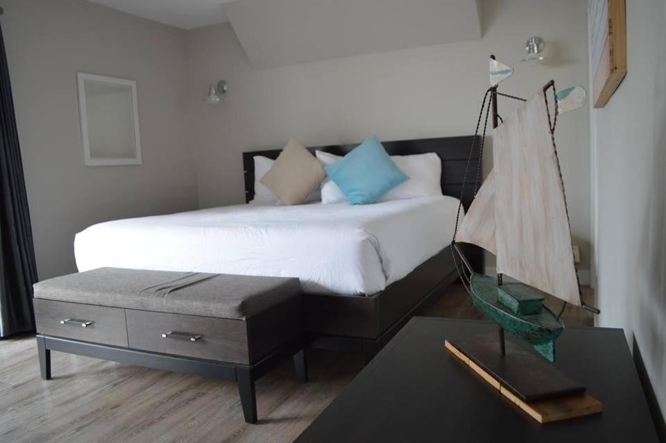 Driftwood Inn Sechelt Kültér fotó